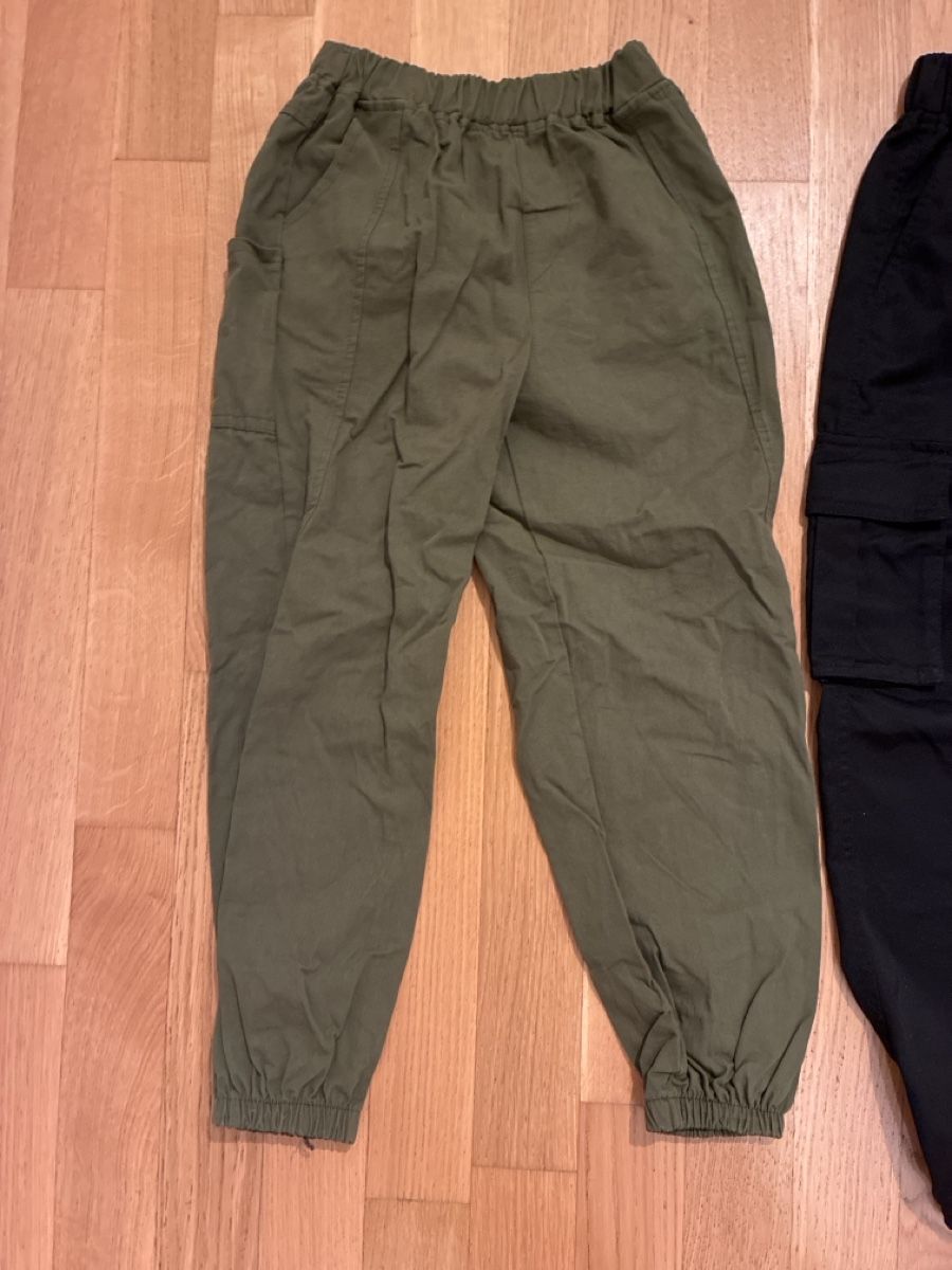 Lotti & Set di vestiti: 3 Cargo Hosen , Joggerpants – Usato da Winterthur venduto da Tiklo 3