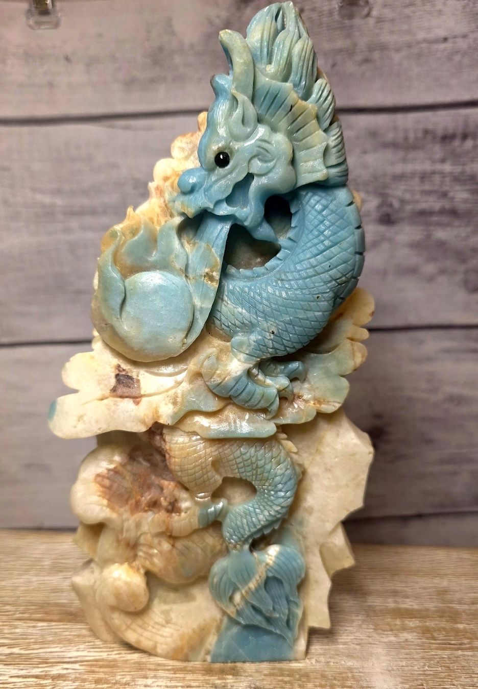 Minerali & Pietre curative: Wunderschöner Amazonit Chinesischer Drache 888g – Nuovo e nell'imballaggio originale da Matzingen venduto da Shay_Crystalz