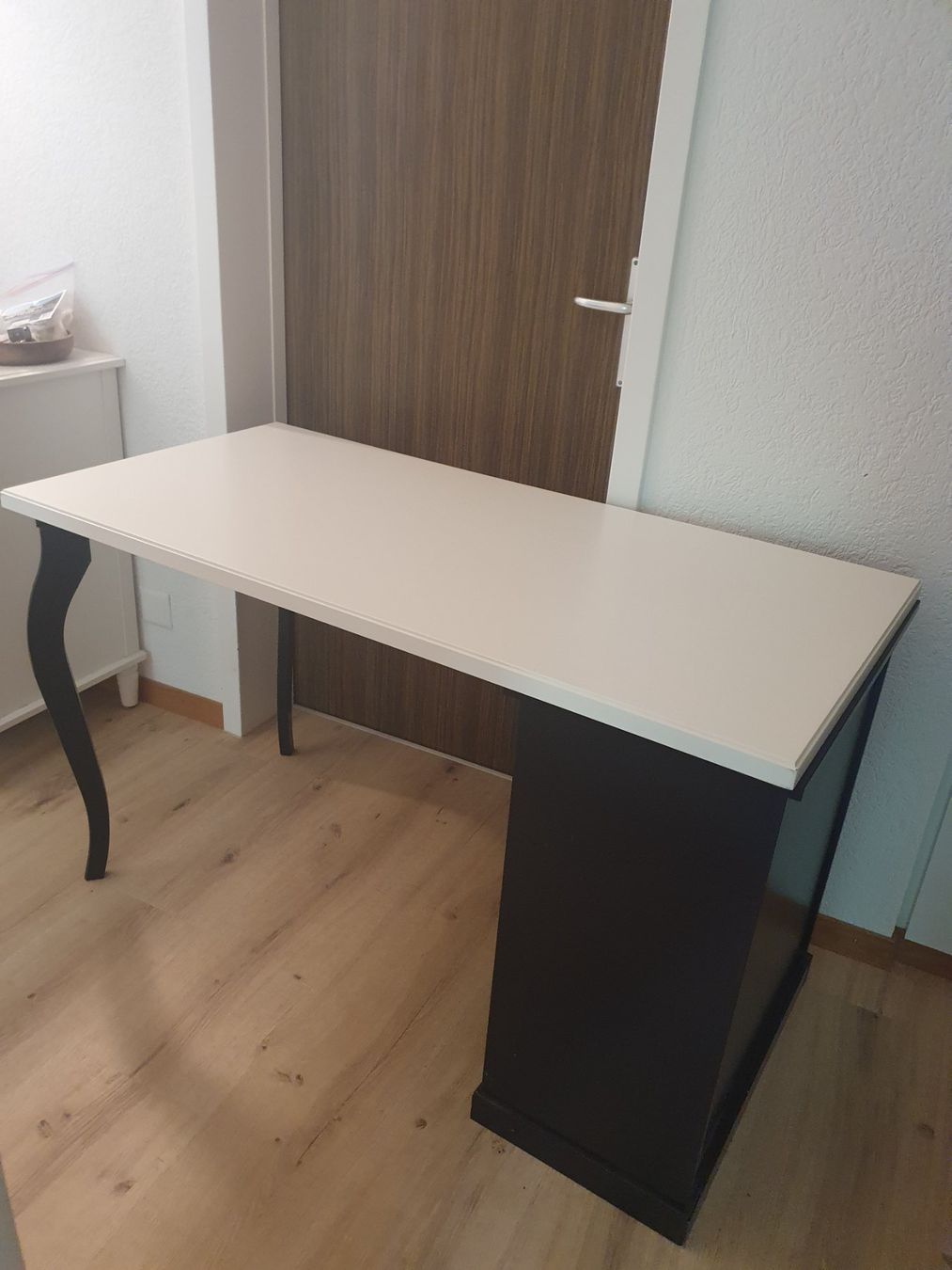 Ikea Schreibtische: Bürotisch, schwarz-weiss – Gebraucht aus Nussbaumen AG von jul_t76k