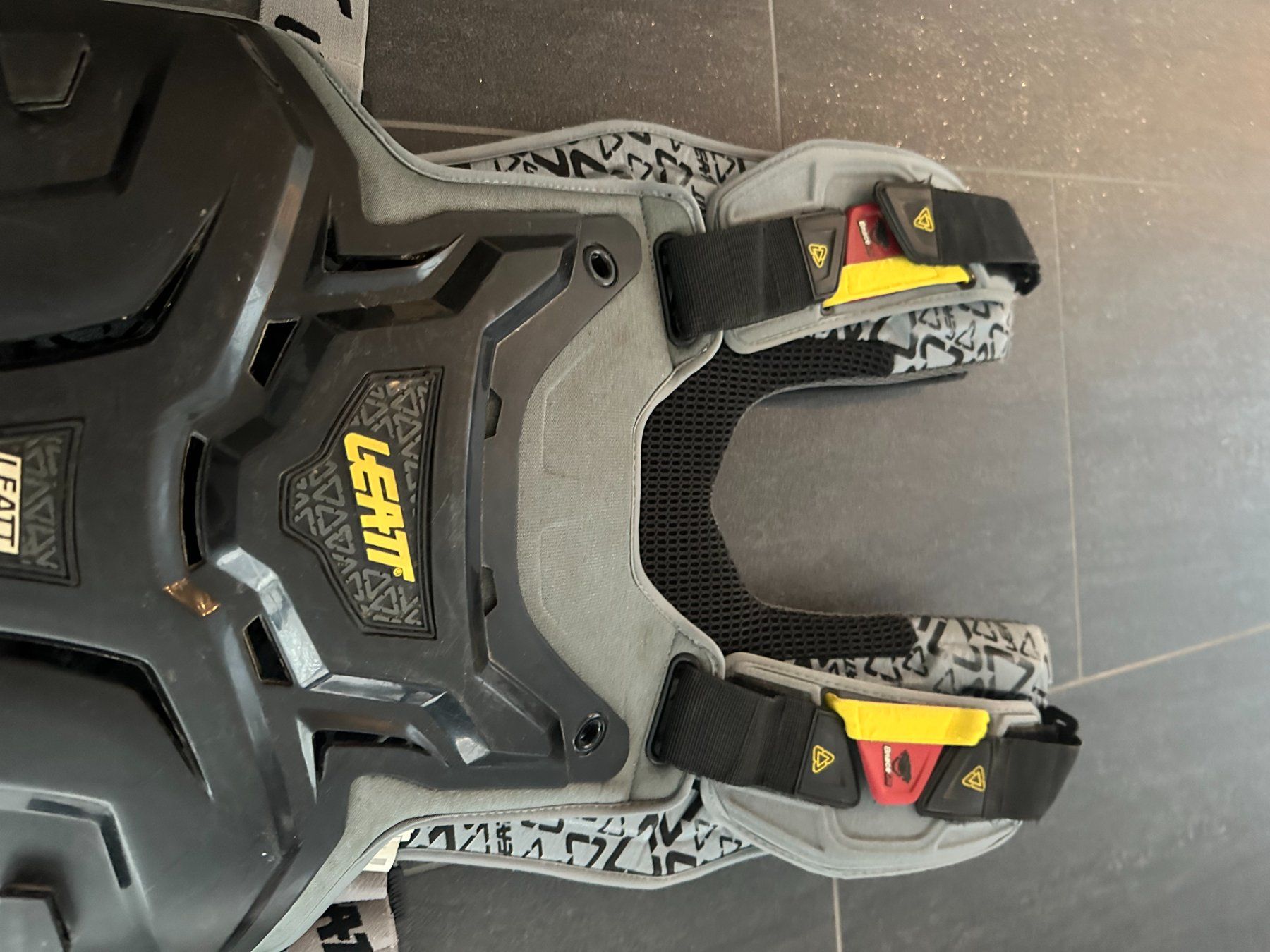 Leatt Protezioni & Imbottiture: Leat protection vest – Usato da Dallenwil venduto da ZD2019 4