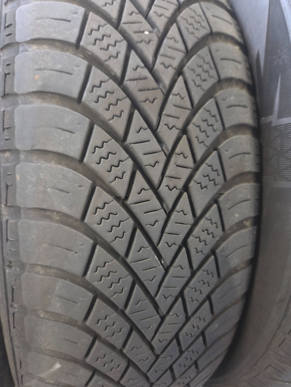 Pneus & Roues: 175 / 65  R 15   84 T – D'occasion à Fischbach-Göslikon par Emanuel.Bardhi 2