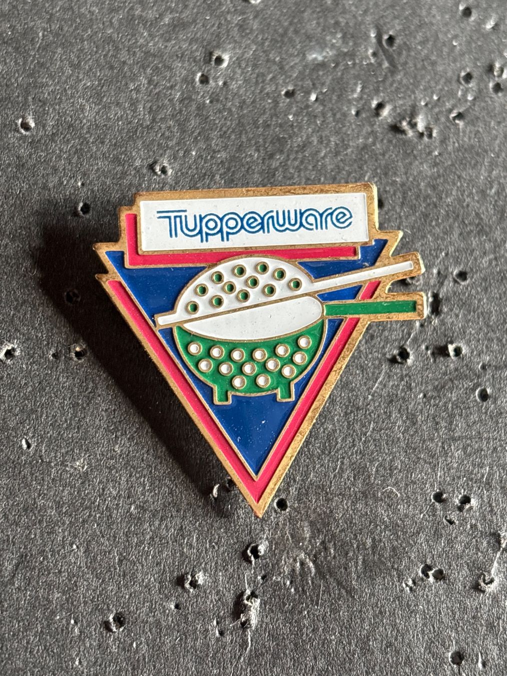 Placchette & Badge: Pin Tupperware – Usato da Lützelflüh-Goldbach venduto da NicoleL.