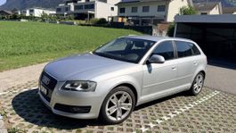Audi A3 Sportback 1.4  silber 5-türig guter Zustand