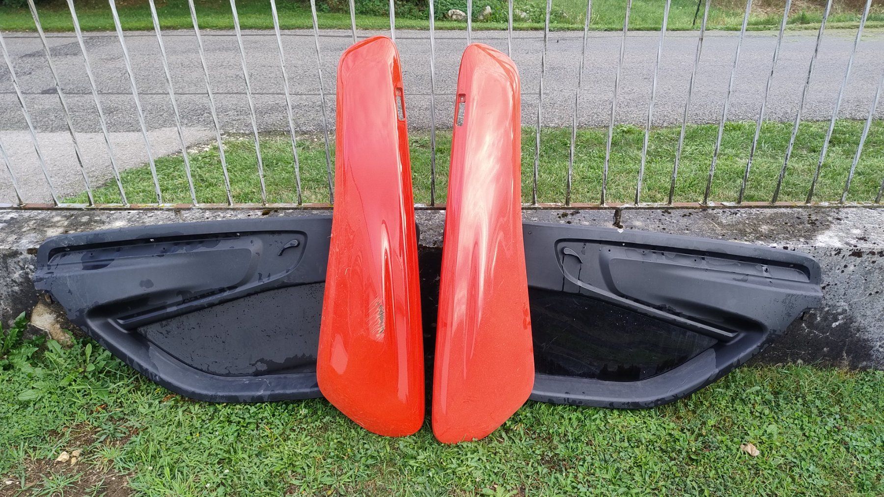 Renault Tutti pezzi di ricambio auto: Jeu de portes Renault Twizy – Usato da Les Charbonnières venduto da alphatec88