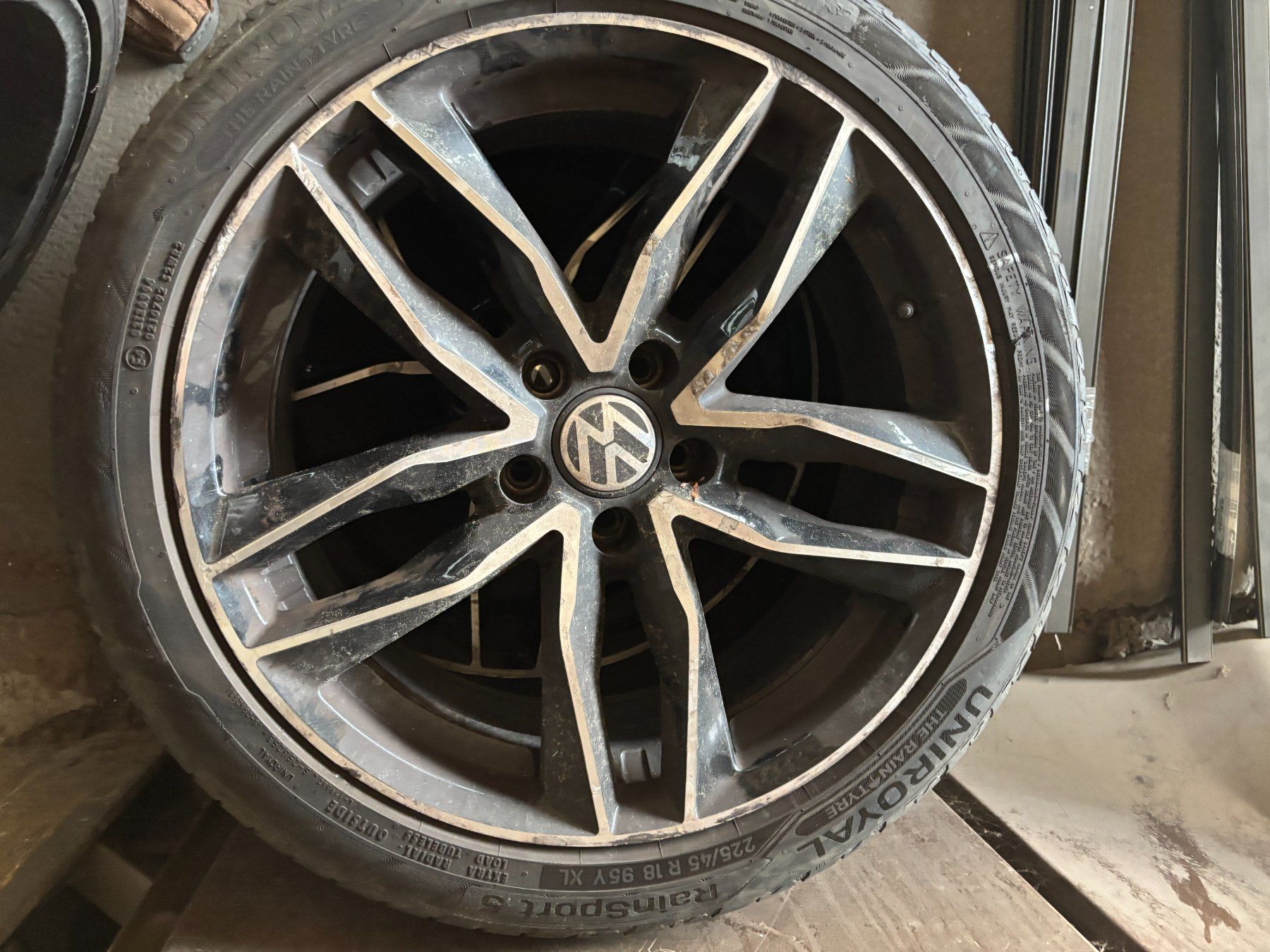Volkswagen Pneus & Kompletträder: Sommerräder Alu VW – Gebraucht aus Eichberg von Frrw 3
