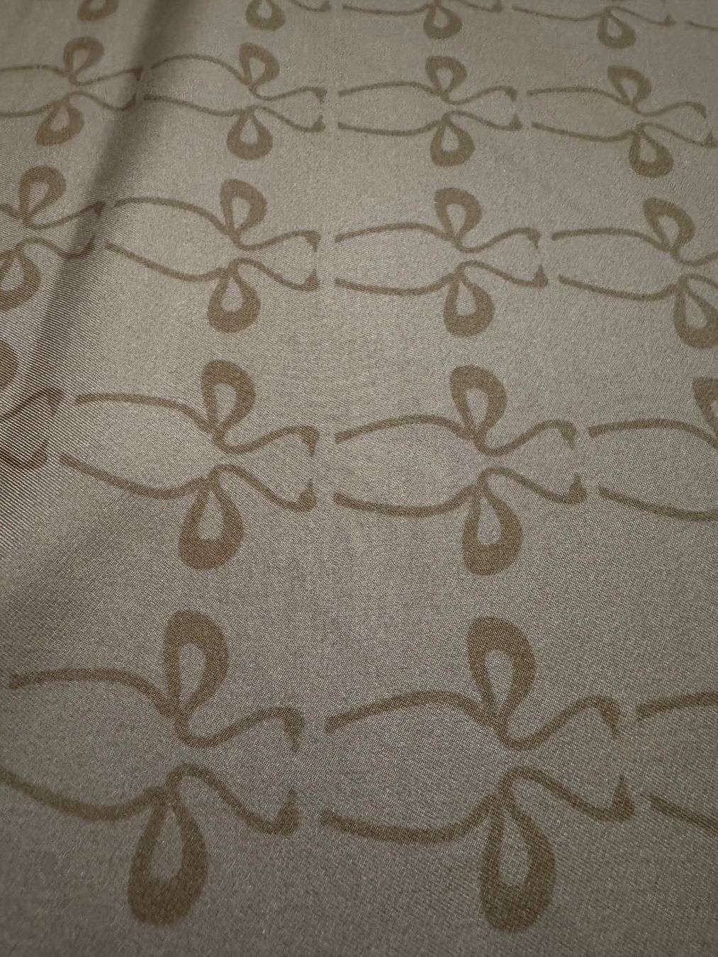 Max Mara Foulard & Sciarpe: MAX MARA Seidentuch Schal Monogramm Geschenk Seide – Usato da Faulensee venduto da Liebes_Kind_2019 2