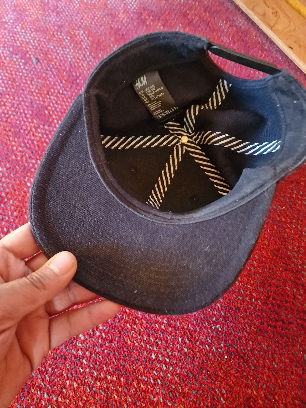 H&M Copricapi, berretti & cappellini: Schwarze Bronx NYC Cap H&M – Usato da Pfaffnau venduto da furush6 2