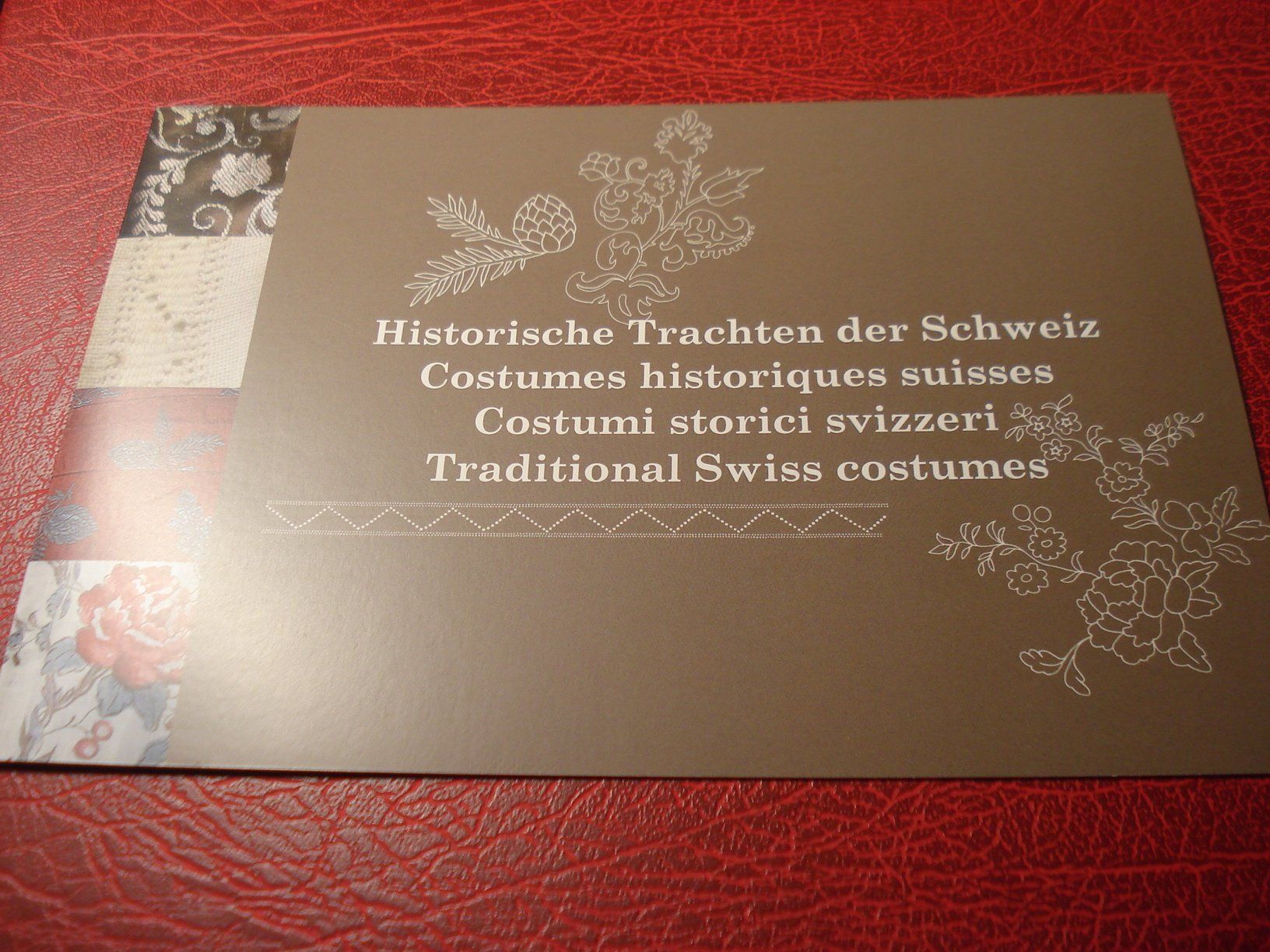 Tous les timbres: Folder Block historische Trachten, 2019 – D'occasion à Niederwil AG par morostahu