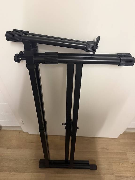 Supports pour instruments & partitions: Keyboard oder DJ Ständer – D'occasion à Kaltbrunn par mar_t9qv 1
