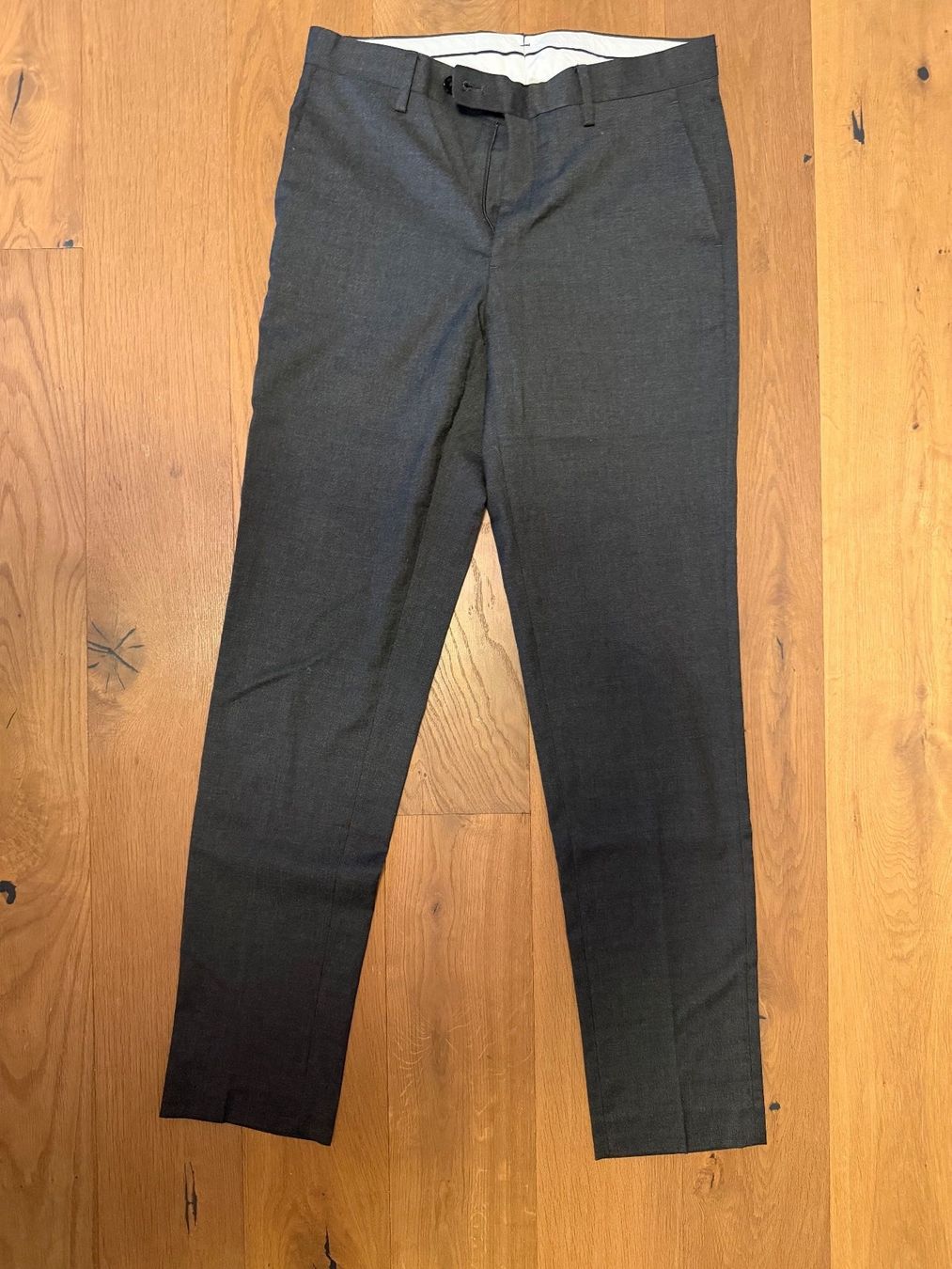 Mango Jeans: Mango Man Slim Fit Stoffhose Anthrazit EU 40 – Gebraucht aus Oberwil BL von noe_25q5