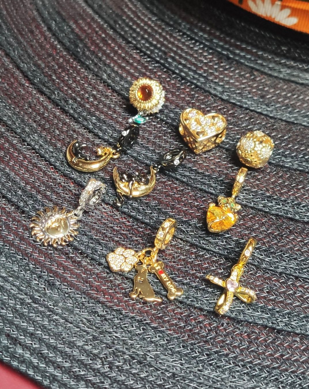 Ciondoli: Charms passend zum Armband. – Nuovo e nell'imballaggio originale da Lamboing venduto da Qtrica