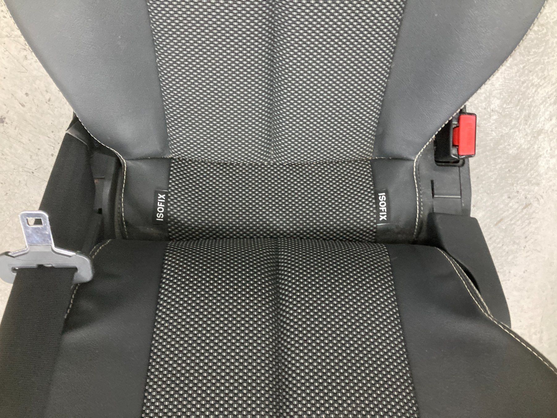 Renault Tutti pezzi di ricambio auto: Renault Espace Sitz 3 Reihe – Usato da Cham venduto da WB2223 2