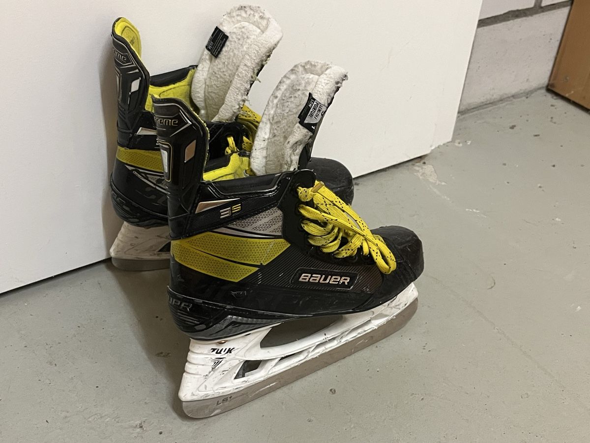 Bauer Pattini da ghiaccio: Bauer Supreme Schlittschuhe Gr 5 – Usato da Kehrsatz venduto da kramas01