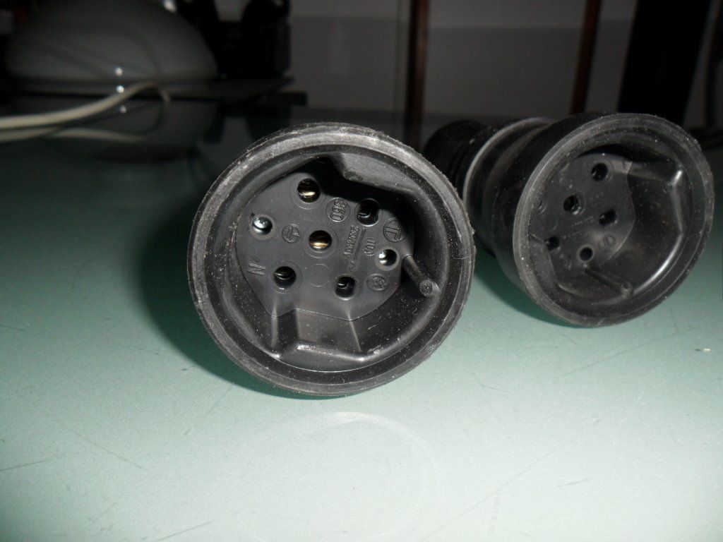 Stecker: Stecker T15 Gummi schwarz Weiblich – Neu (gemäss Beschreibung) aus Schöftland von rennsenn