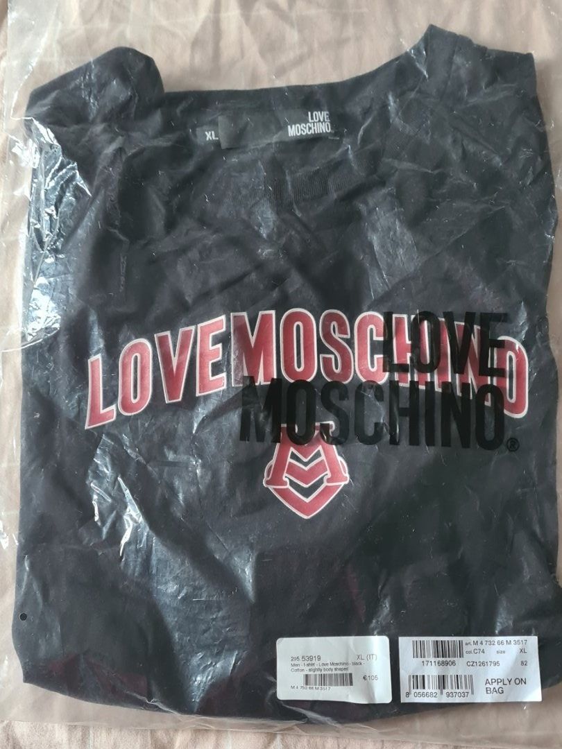 Moschino T-shirt: Moschino Love XL Black Tshirt – Nuovo (secondo la descrizione) da Cham venduto da GianniQ 2