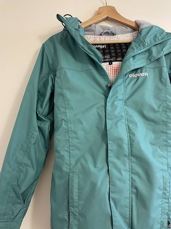 Vestes: Eleven Ski-/Snowboardjacke – D'occasion à Luzern par larissahaas 2