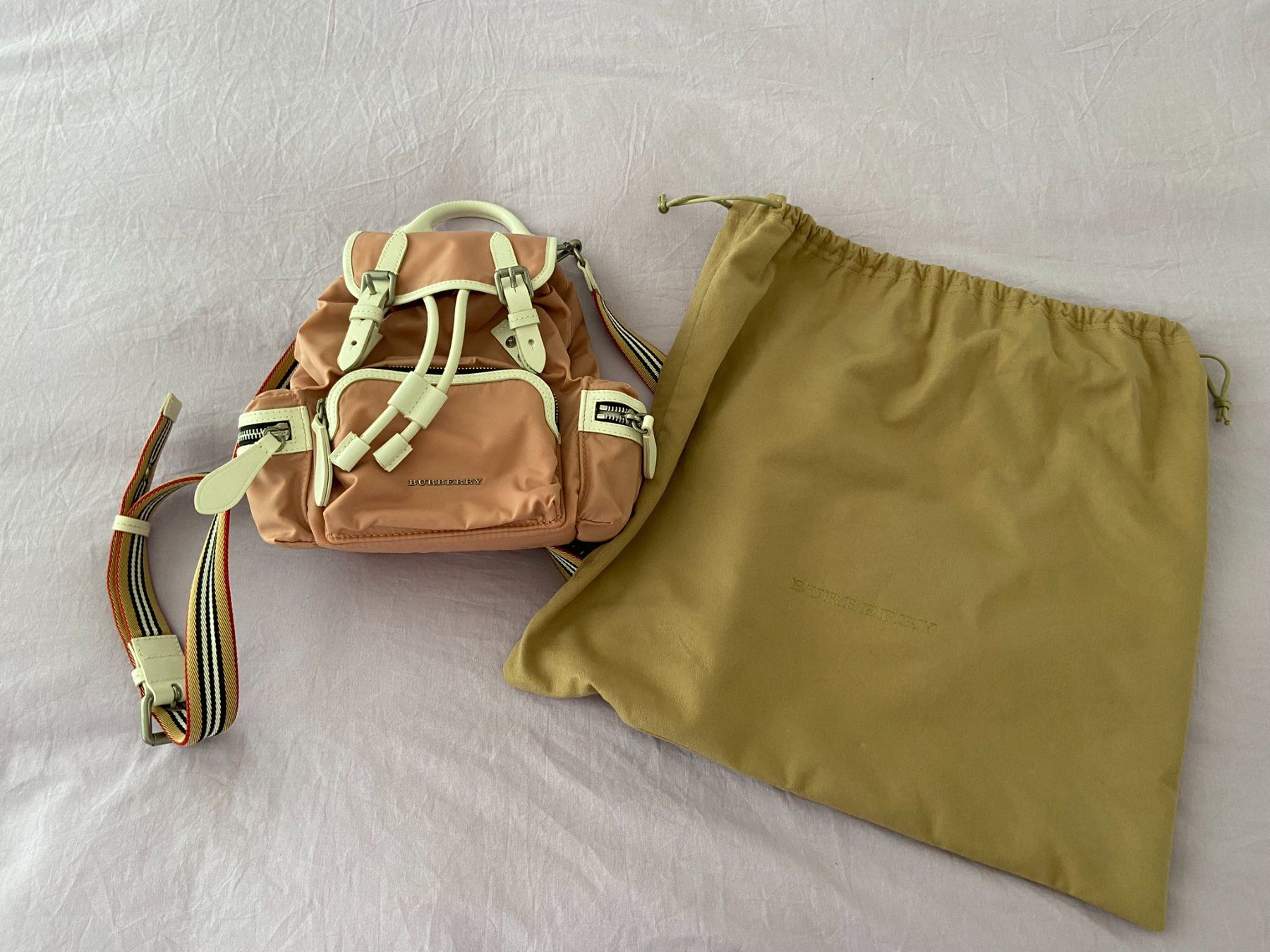 Burberry Zaini: Burberry Rucksack Pouder Pink – Nuovo (secondo la descrizione) da Othmarsingen venduto da Pandabaerchen