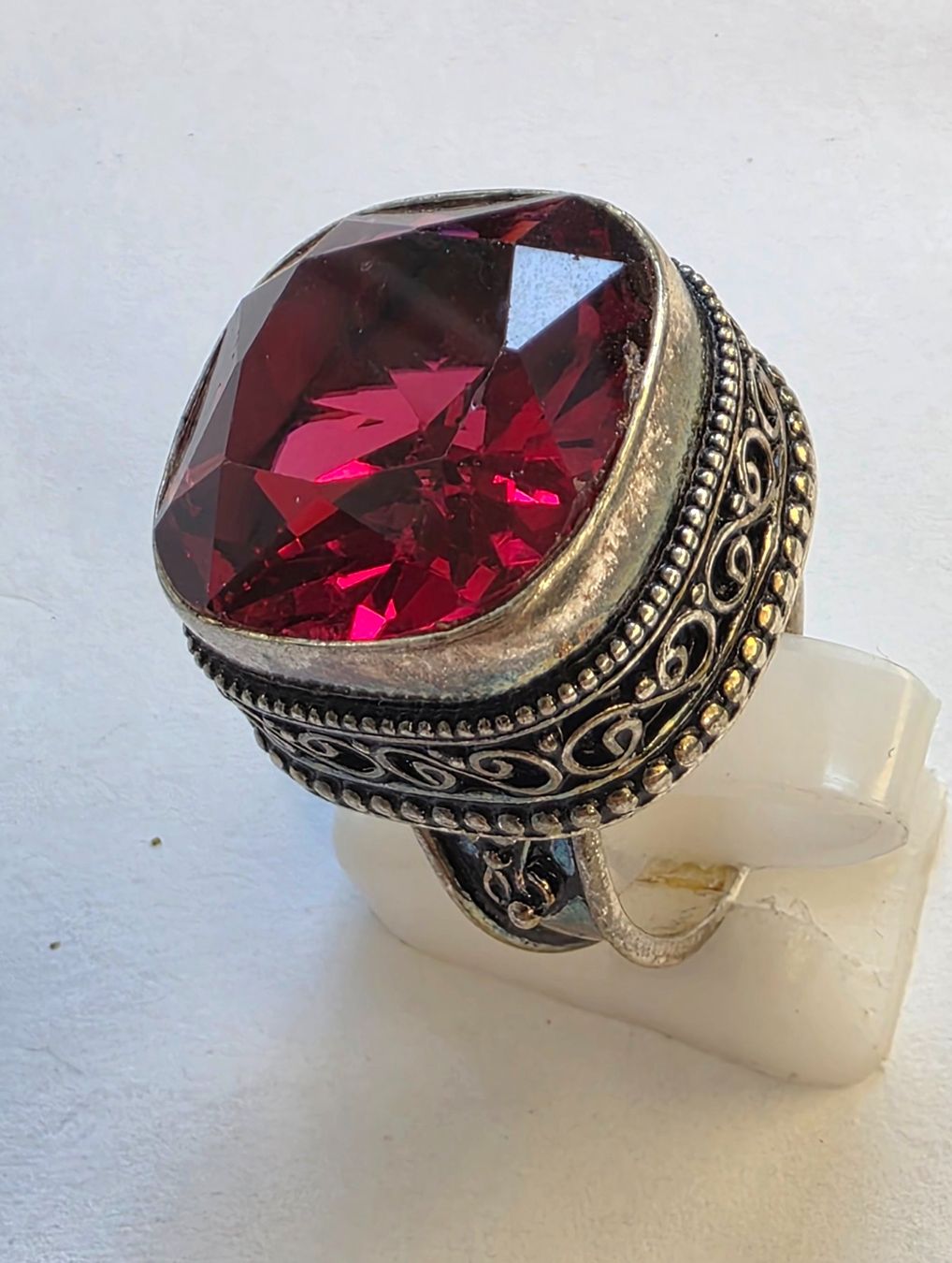 Anelli: Fingerring mit leuchtend rotem Stein – Nuovo (secondo la descrizione) da Zürich venduto da benedikt12