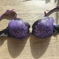 🐸 FREDERICK'S of HOLLYWOOD BRA / BH LILA SCHWARZ A