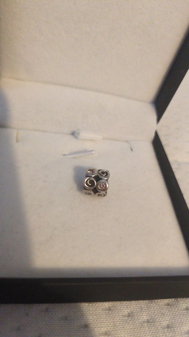 Pandora Ciondoli: charm Pandora pierres roses  – Usato da Morens FR venduto da Lolita1802