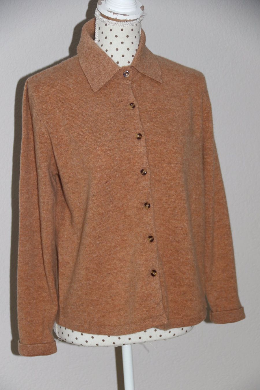 Giacche: Neue hübsche Strickjacke aus 100% Wolle eher Gr.M – Nuovo e nell'imballaggio originale da Oberwil-Lieli venduto da Svetlana28 4