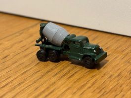 *M395: Kleiner Oldtimer Beton (Spur N)