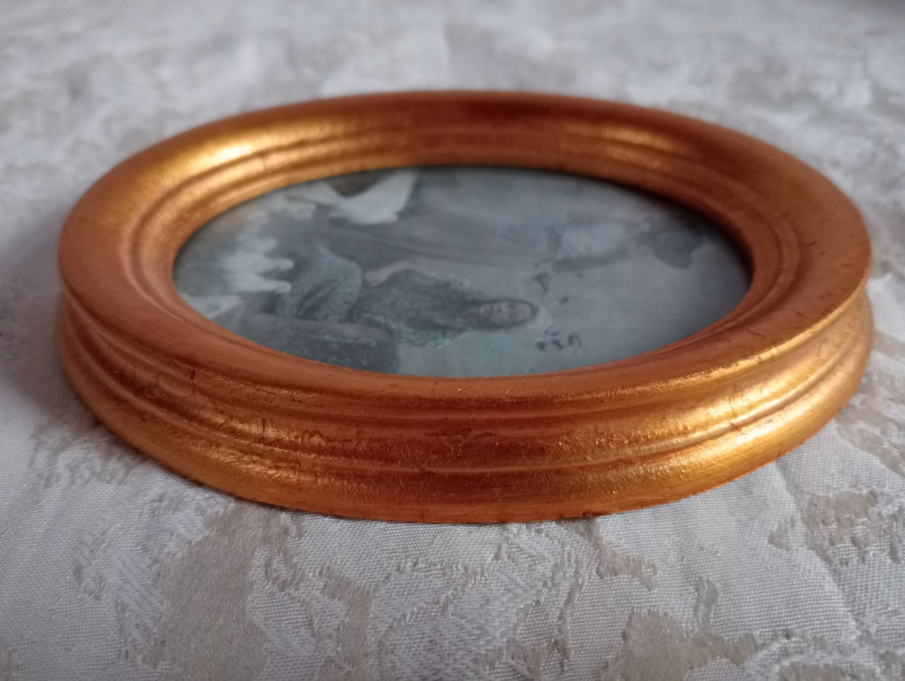 Bilderrahmen: Goldener ovaler Holz-Bilderrahmen mit Bild & Glasabdeckung – Gebraucht aus Oberdorf BL von Barocki888 8