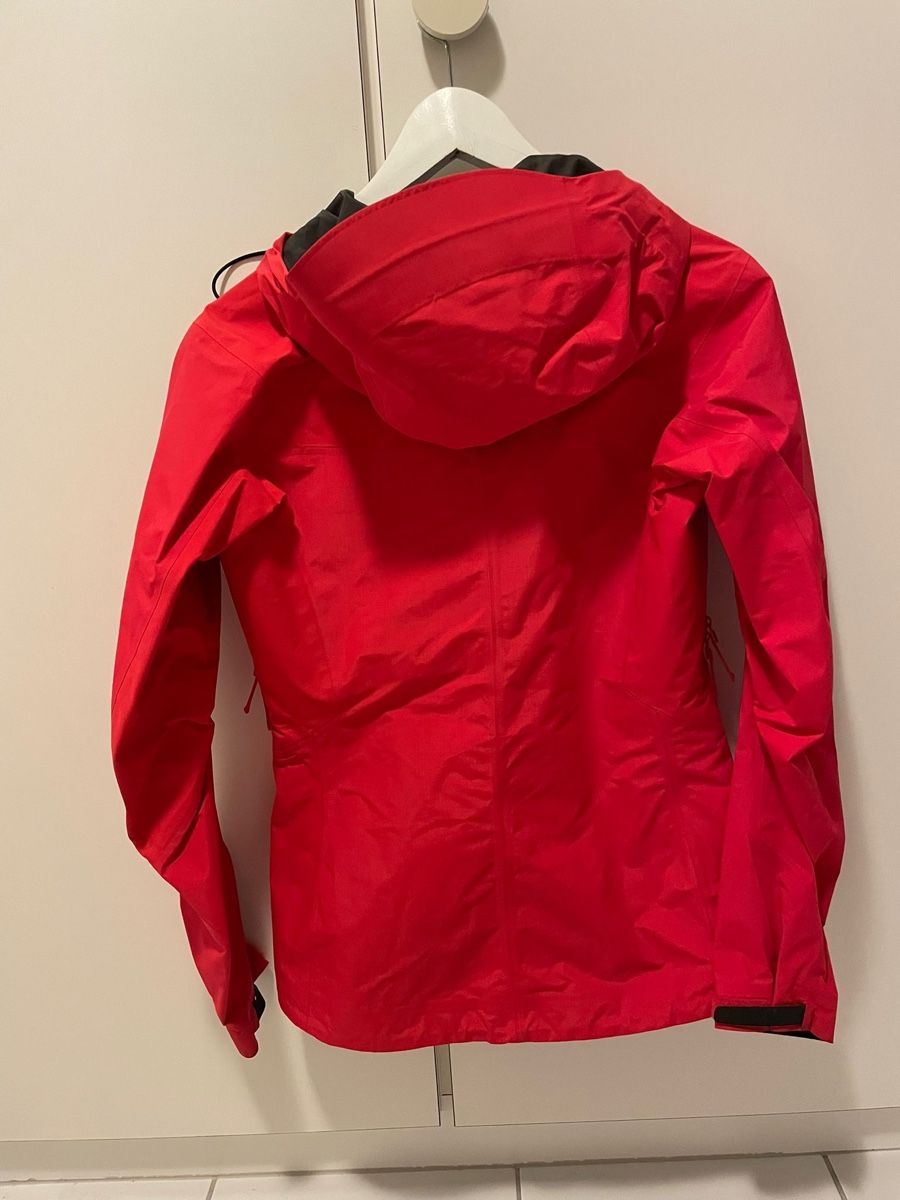 Arcteryx Vestes: Arcteryx Red Jacket XS - Goretex – D'occasion à Wettswil par Genoud 2