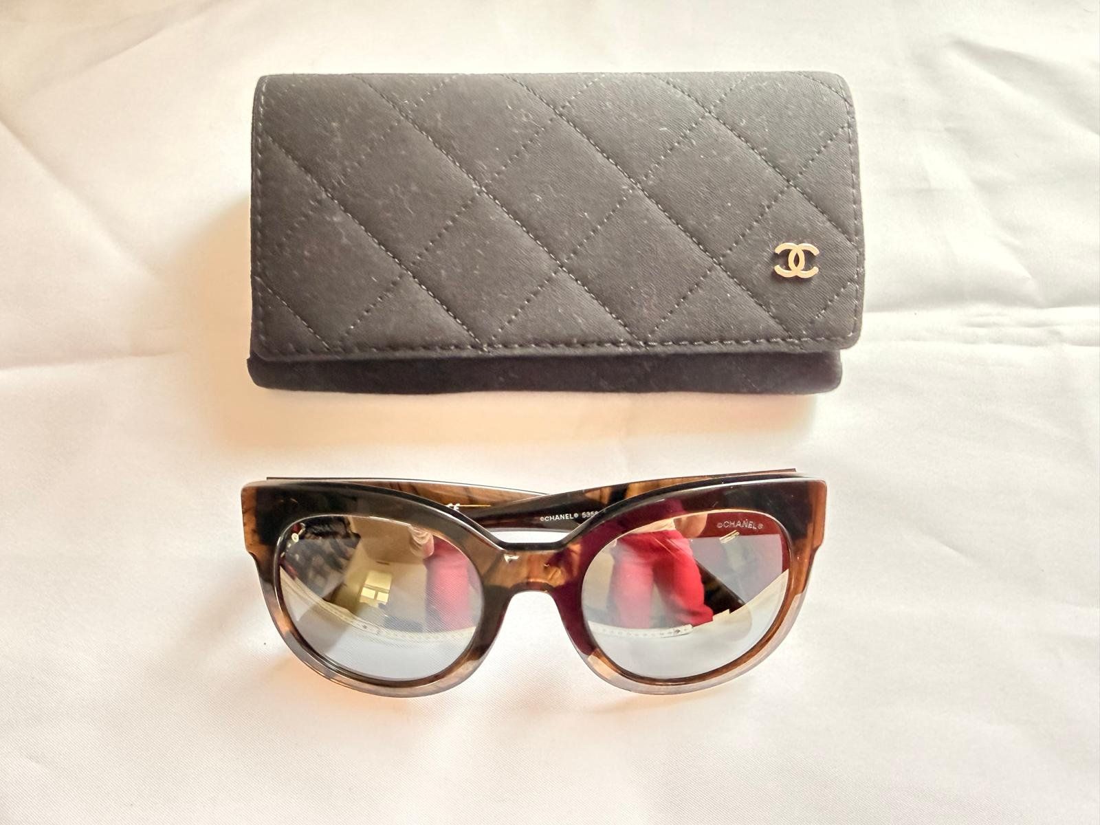 Chanel Brillen & Gläser: Chanel Sonnenbrille mit schwarzen CC Logo – Neu (gemäss Beschreibung) aus Oberarth von SSS. 2