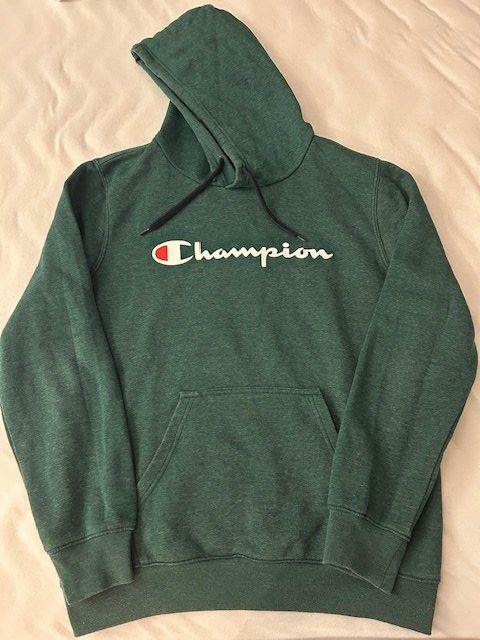 Pullover & Sweatshirts: Champion Vintage Hoodie – Gebraucht aus Flawil von bridge28