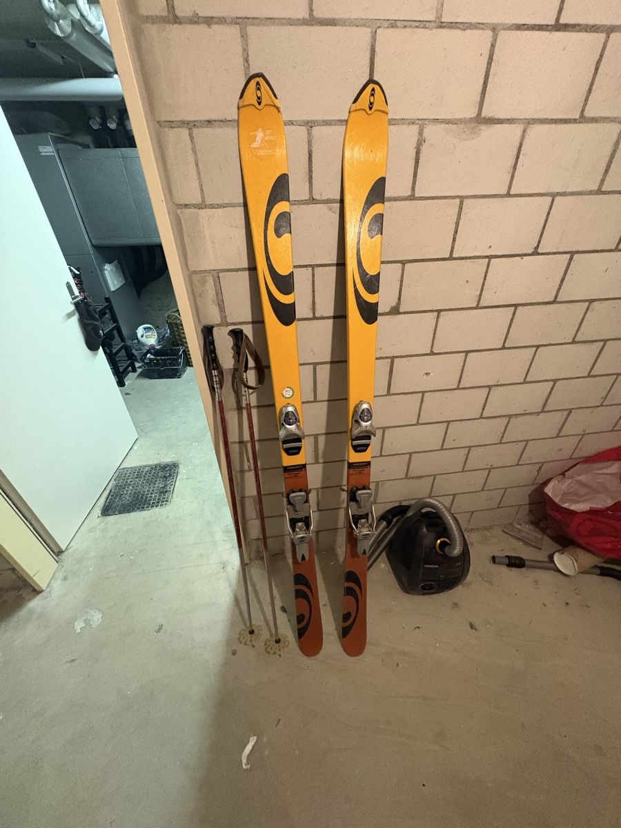 Skis: Ski Set orange mit Stöcken  – Gebraucht aus Andelfingen von heb_v6tv