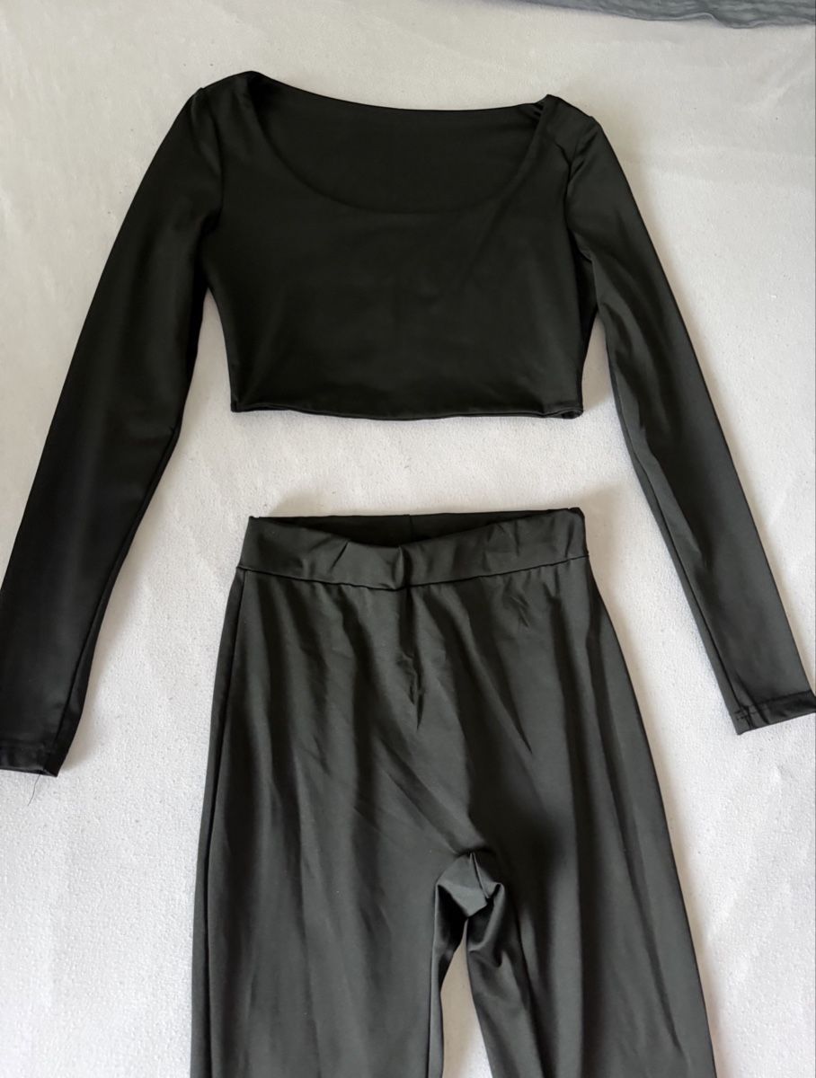 Lotti di vestiti: Schwarzes zweiteiler Sportset – Nuovo (secondo la descrizione) da Oftringen venduto da soraia.i