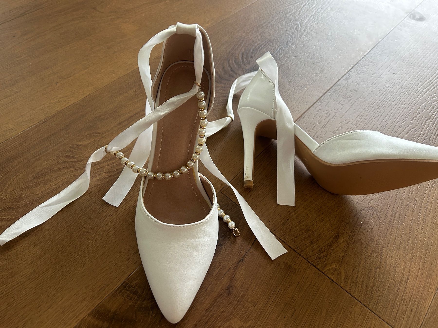 Chaussures femmes: Pumps Weiß Elegant mit Perlen Gr 37 wie neu – Neuf (Voir description) à Regensdorf par Spyke55 2