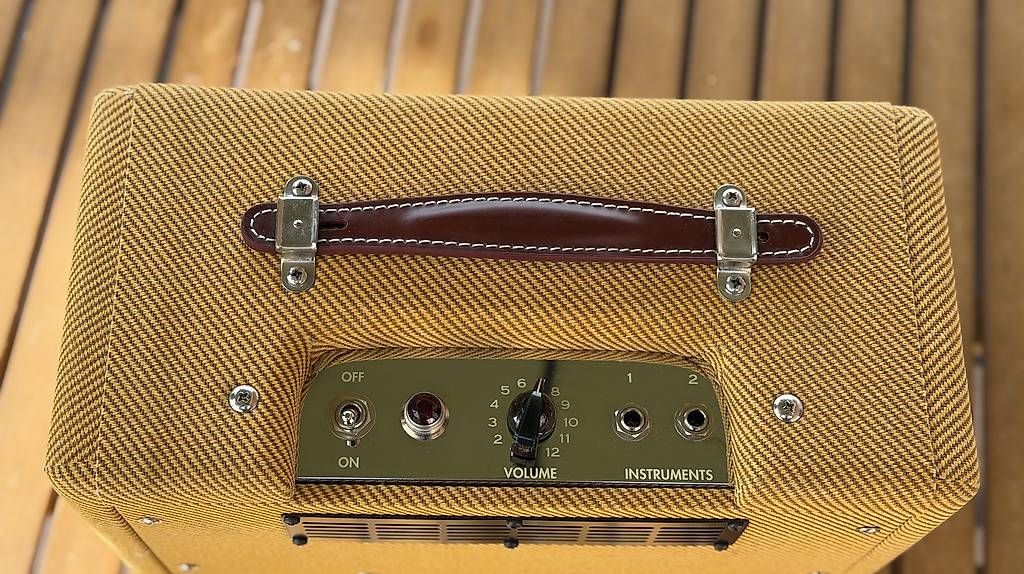 Amplificatori: Fender 57 Custom Champ  Tweed  Comme neuf – Usato da Froideville venduto da ChrisGuitars 4