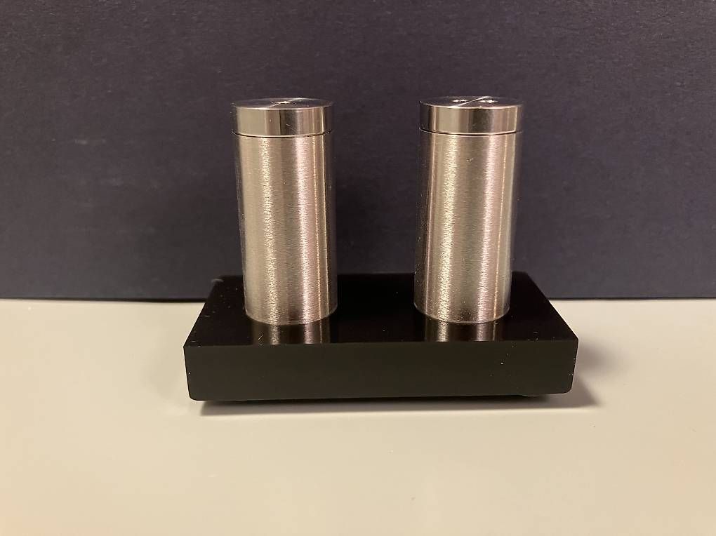 Set di piatti: Minimalistisch Salz-und Pfefferstreuer – Usato da St. Gallen venduto da jbr_q7tx 4