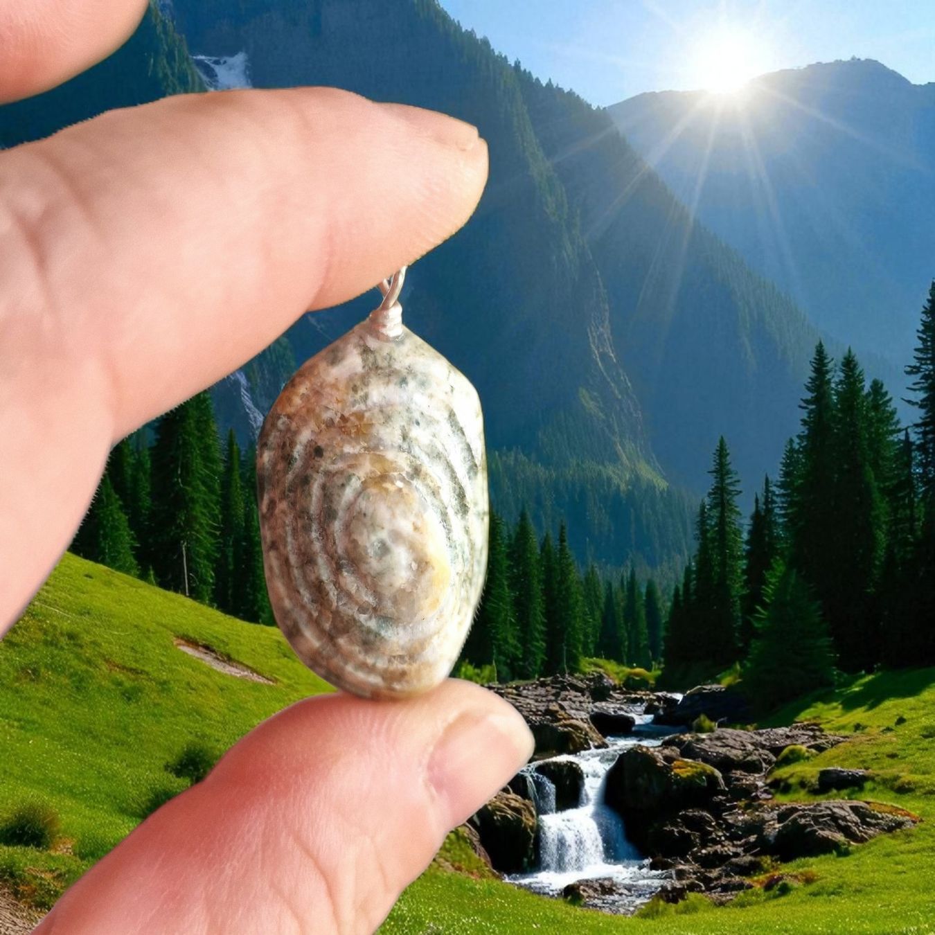 Minerali & Pietre curative: Allalin-Gabbro Anhänger mit Gravierter Spirale – Nuovo e nell'imballaggio originale da Aarau venduto da Schmuckhoehle_MD 2