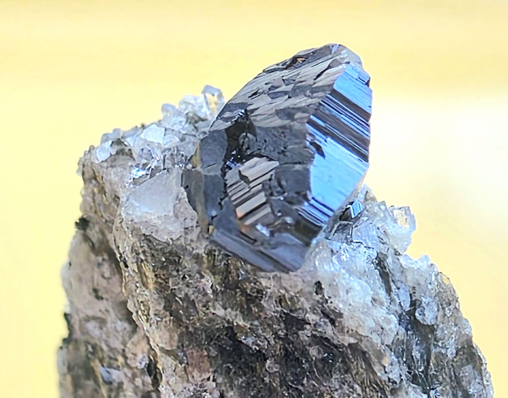 Minerali & Pietre curative: Rutil auf dem Gipfel. Ein Hingucker in absoluter perfektion. – Usato da Glis venduto da nbu_65ys 1