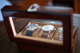 LeManier: luxeriöse Uhrenbox aus Holz - Originalverpackt