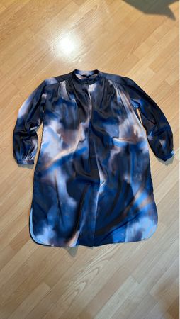 Kleid fliessender Stoff, Grössse S oversice