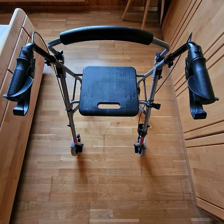 Aides à la marche: Rollator mit Sitzfläche und Korb – D'occasion à Blumenstein par olk_r5kh