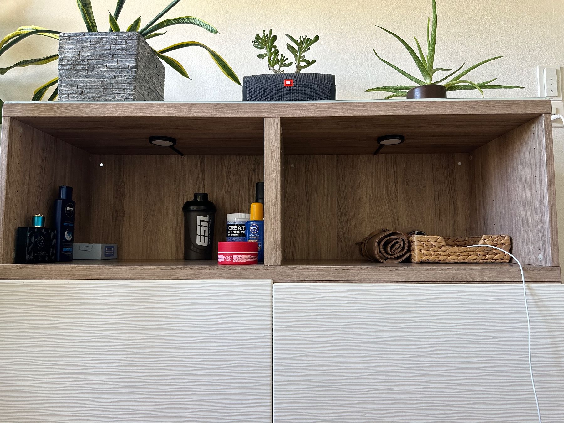 Ikea Cassettiere: IKEA BESTÅ Highboard / Sideboard – Usato da Zürich venduto da flo_d66b 3