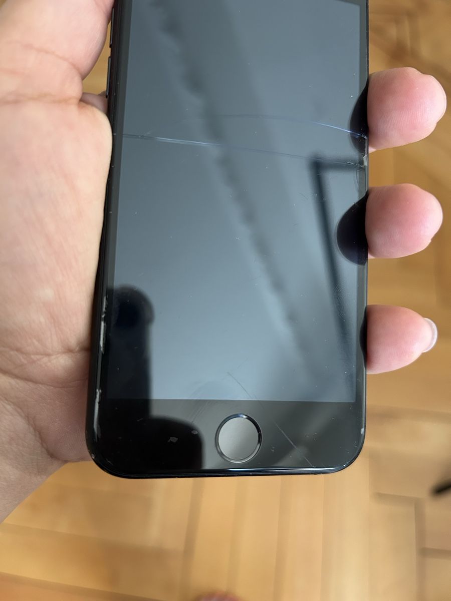 Apple Handys / Smartphones: iPhone SE 2. Generation 64GB schwarz defekt – Defekt aus Luzern von bettygreen 6