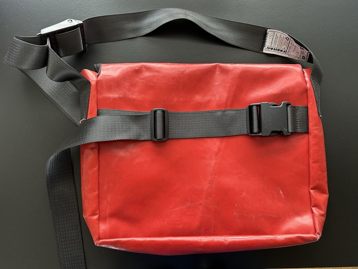 Freitag Borse: FREITAG F13 MESSENGER LARGE – Usato da Regensdorf venduto da sofia681 2