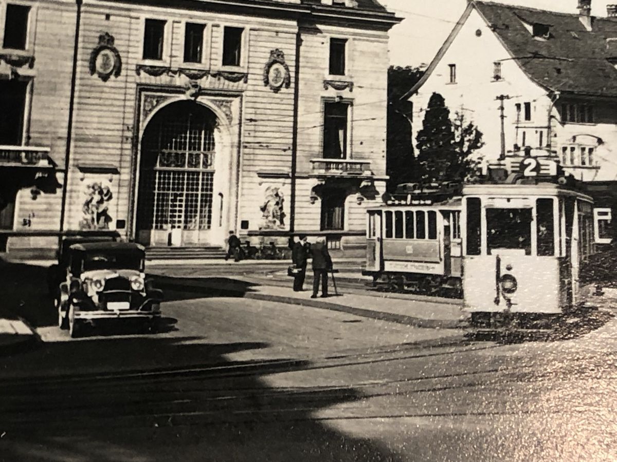 Cartoline postali: Zürich PARADEPLATZ 1941 mit Tram und Oldtimer! – Usato da Lufingen venduto da Rac0