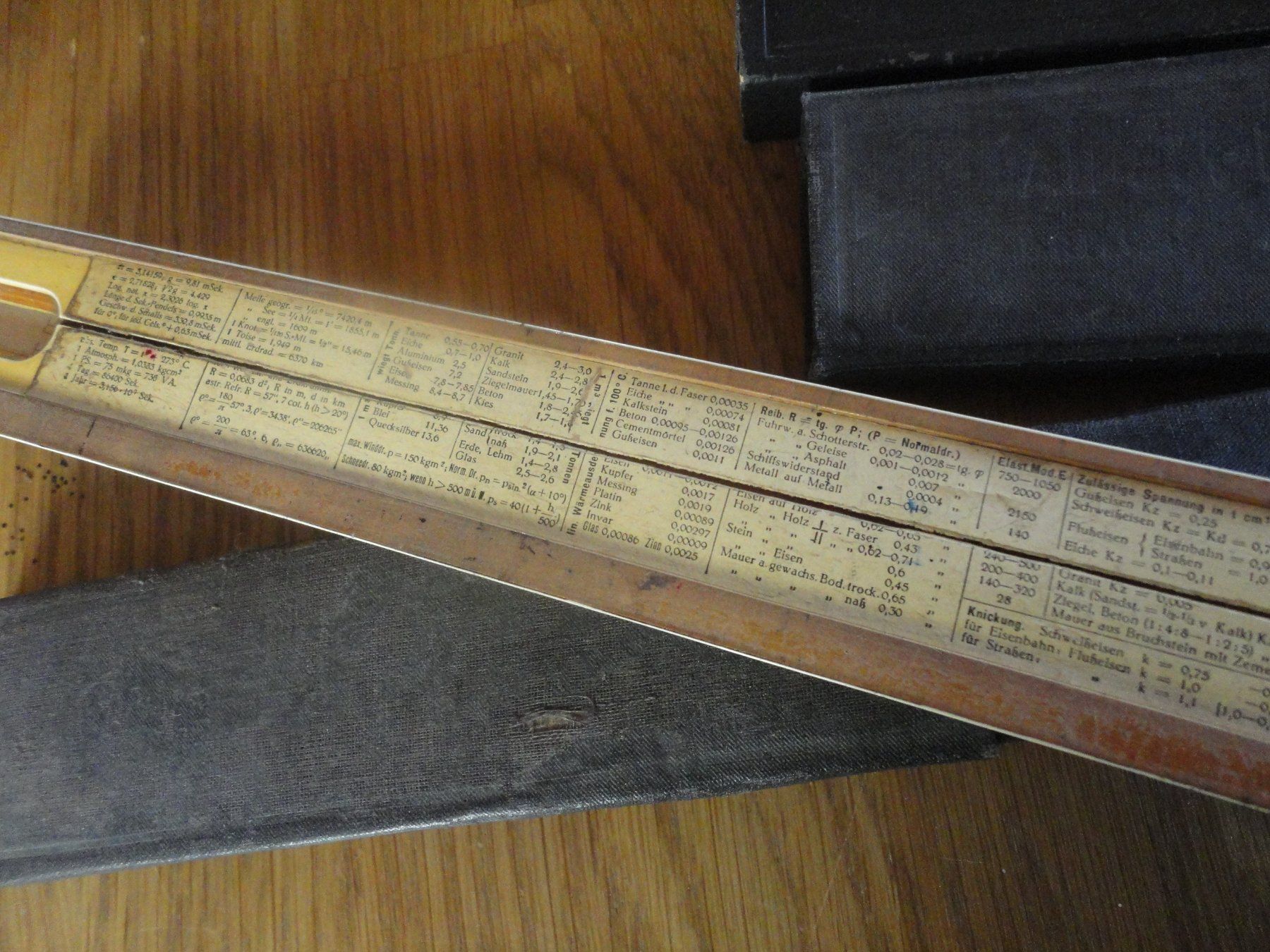 Calculatrices: Zwei Rechenschieber Holz mit Etui – D'occasion à Gelterkinden par Gimbo2 7