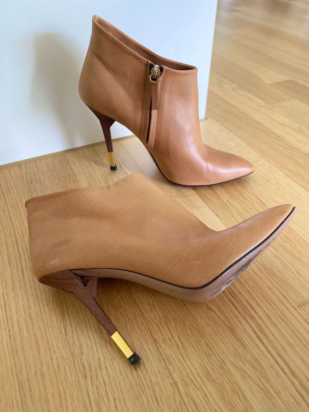Hugo Boss Scarpe da donna: BOSS BOOTIES – Usato da Walchwil venduto da Finibaci 1