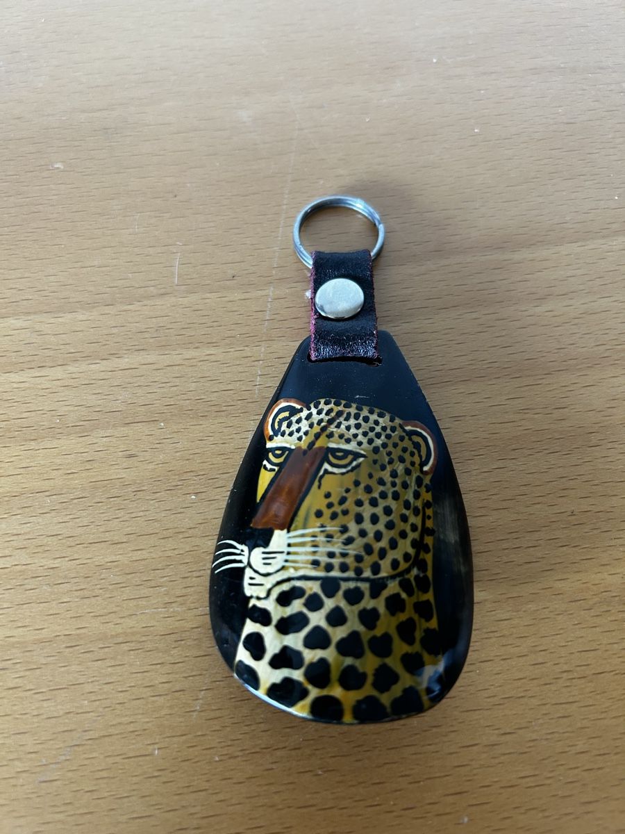 Porte-clés: Leopard Keychain, Handcrafted, Unique gift idea now! – D'occasion à Bogis-Bossey par jhenckaerts 1