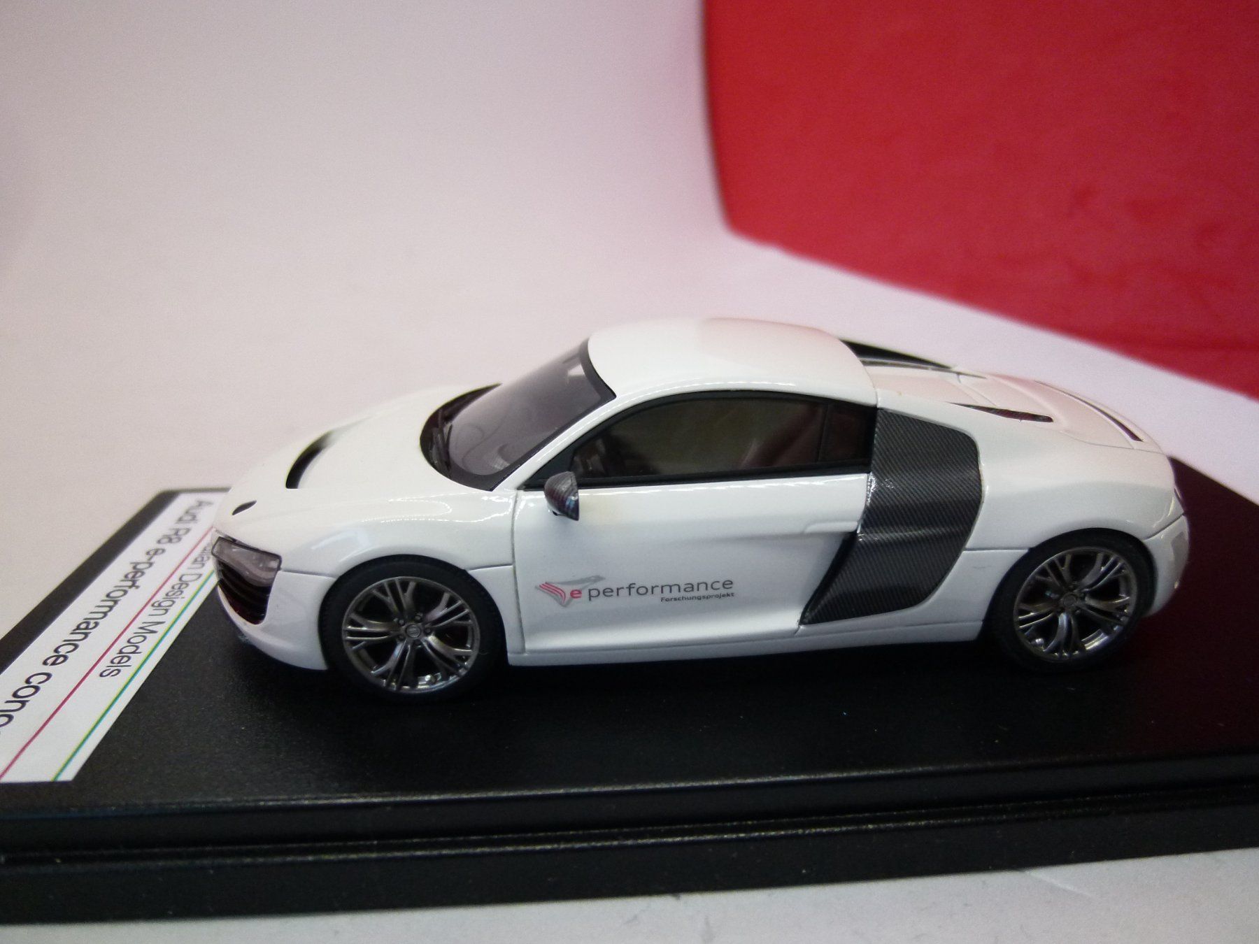 Audi Modellini d'auto: Audi R8 e-performance - Concept !!! LookSmart - Rarität – Usato da Reiden venduto da Aston2 1