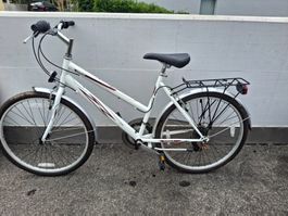 Vélo blanc EN14764 City & Trekking bon état