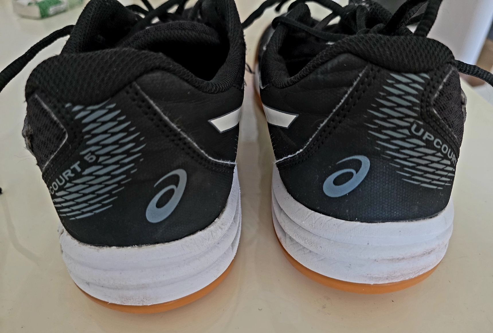Asics Herrenschuhe: Turnschuhe schwarz astics Gr.45 – Neu (gemäss Beschreibung) aus wetzikon von Bestedienste 4